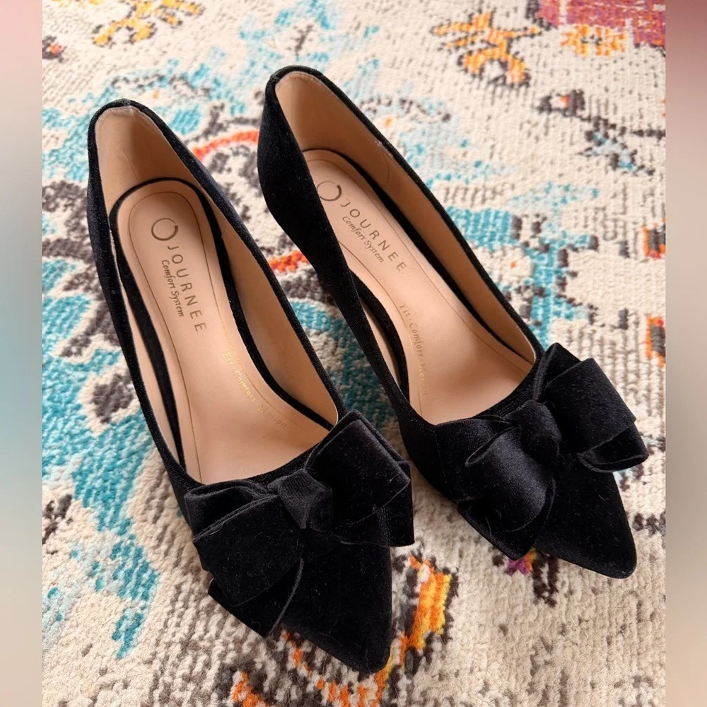 Journee Collection Women's Crystol Bow Pointed Toe Dress Pumps